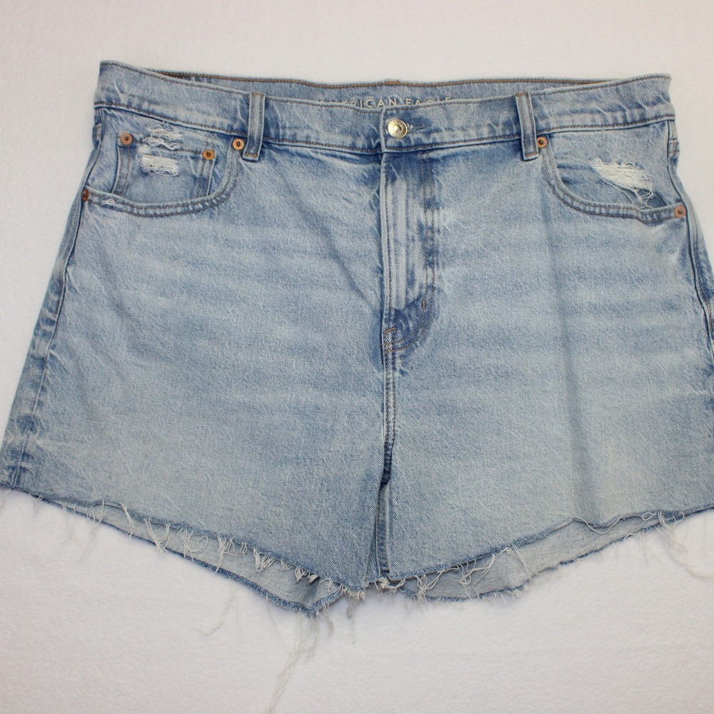 American Eagle Womens Light Wash Distressed Denim Cut Off Shorts Size 16 Stretch